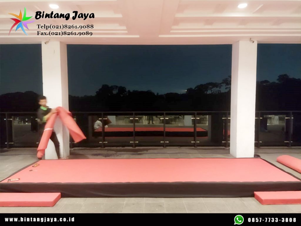Sewa panggung multiplek finishing karpet varian warna