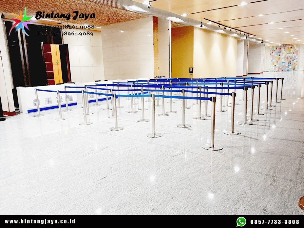 Sewa tiang antrian sabuk Biru Bambu Apus Cipayung Jakarta Timur