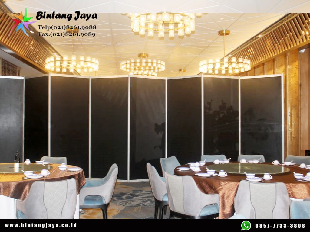 Sewa Partisi R8 Hitam tinggi 2.4meter Sukmajaya Depok