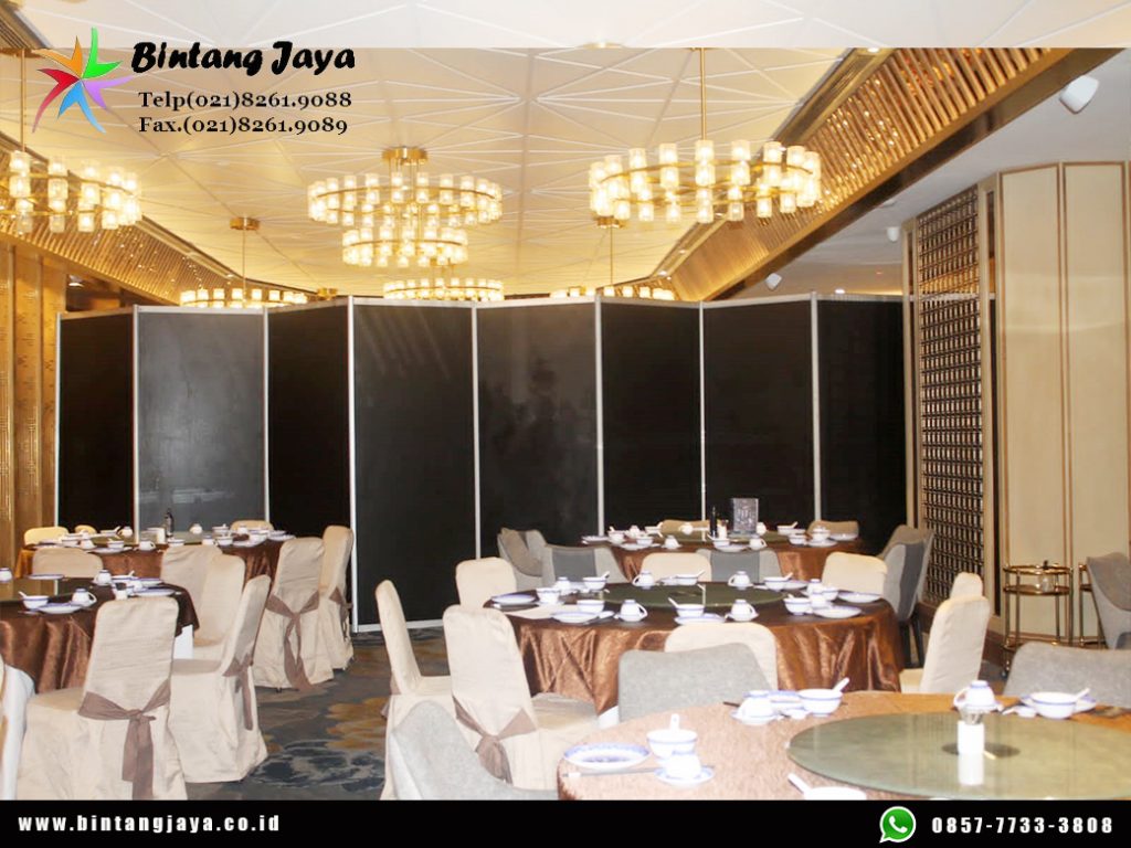 Sewa Partisi R8 Hitam tinggi 2.4meter Sukmajaya Depok