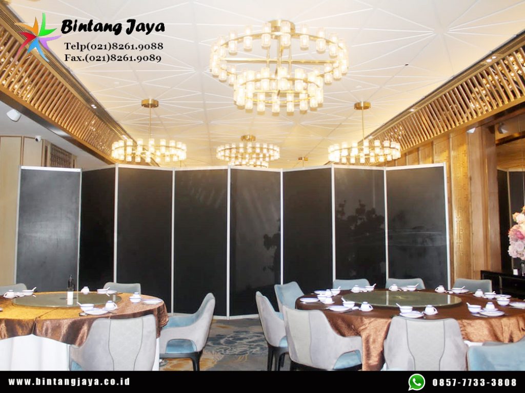 Sewa Partisi R8 Hitam tinggi 2.4meter Sukmajaya Depok