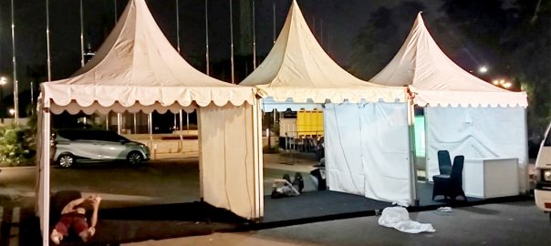Sewa tenda kerucut stand bazar include lampu Neglasari Tangerang
