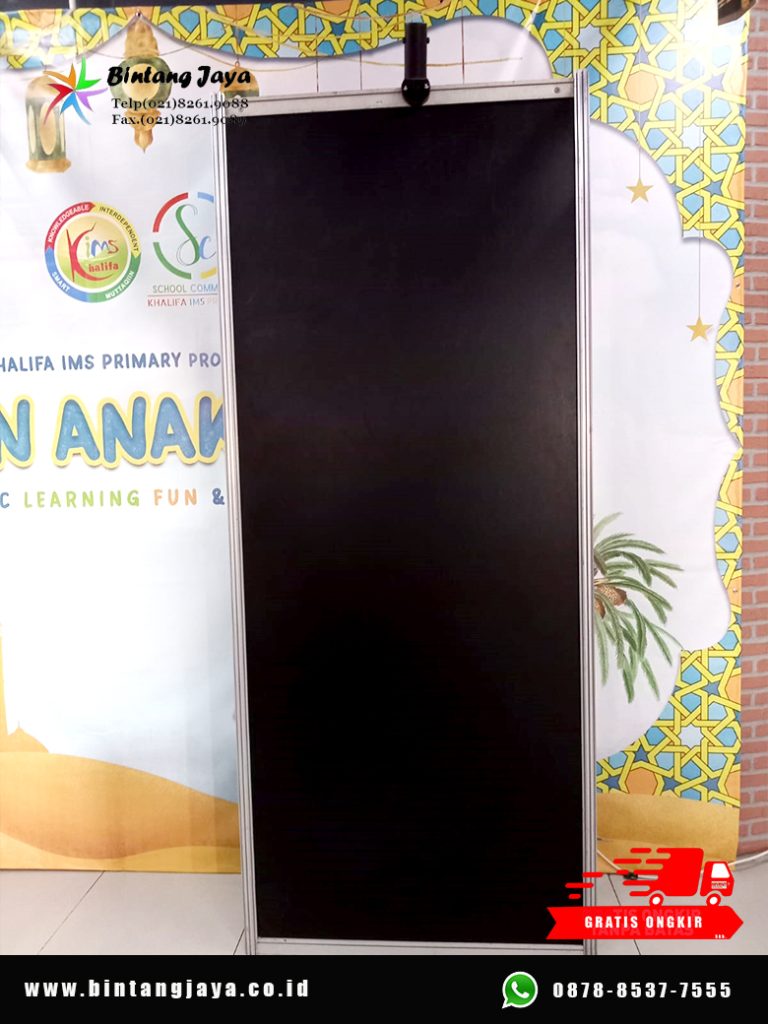 Sewa Partisi R8 Hitam Pameran Plus Lampu Jakarta