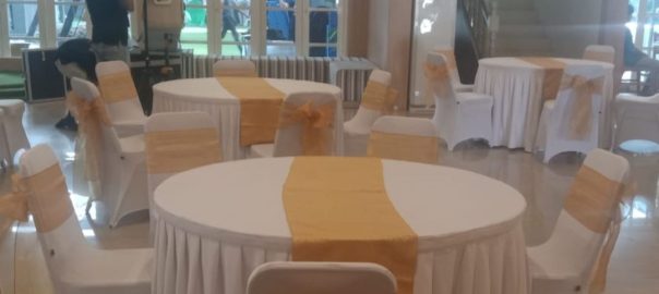 Sewa Kursi Meja Cover Putih Runner Gold Pondok Indah Jakarta