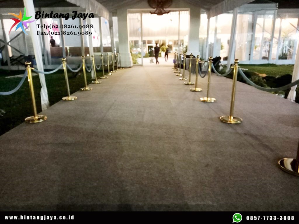 Sewa Tiang Antrian Gold Premium Bludru event Jakarta