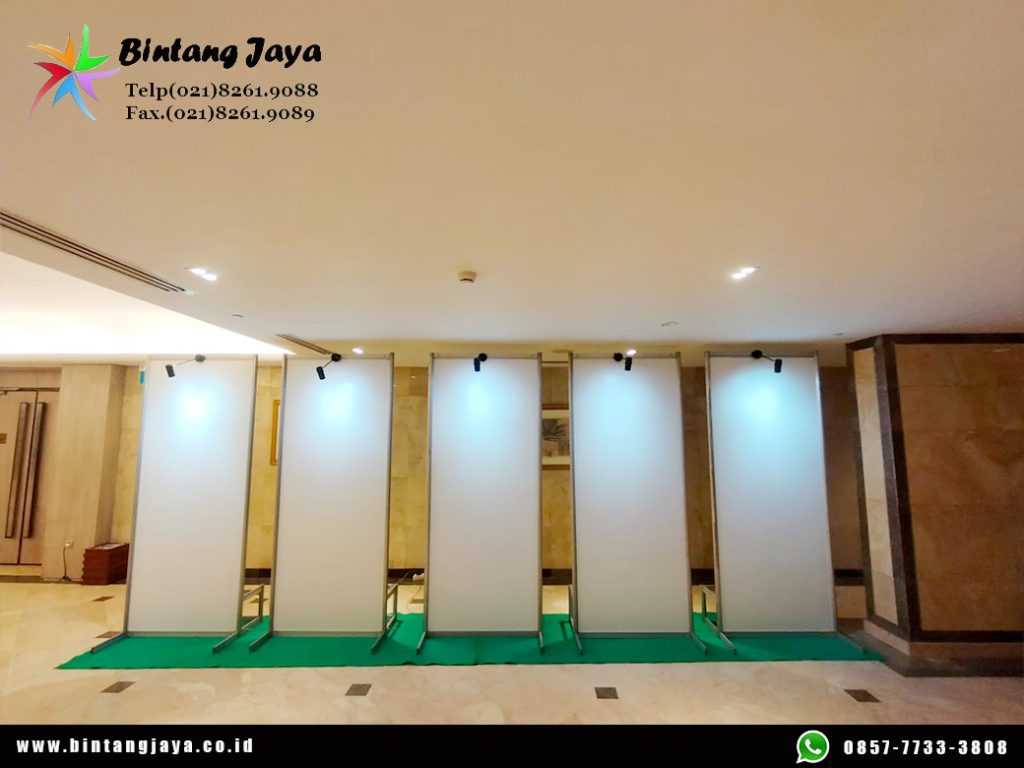 Sewa Partisi R8 putih pameran pakai lampu event Jakarta