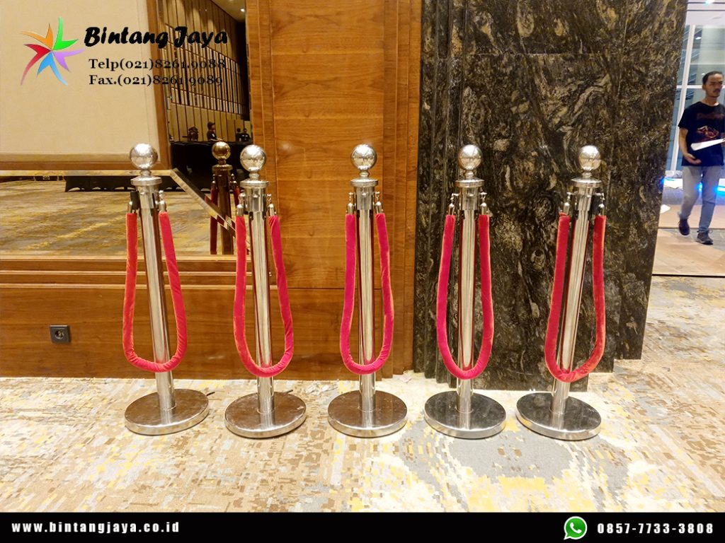 Rental Tiang Antri VIP Tali Bludru Merah di Jakarta