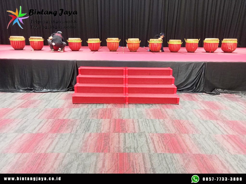 Sewa Panggung Indoor Merah Include Tangga event Di Jakarta