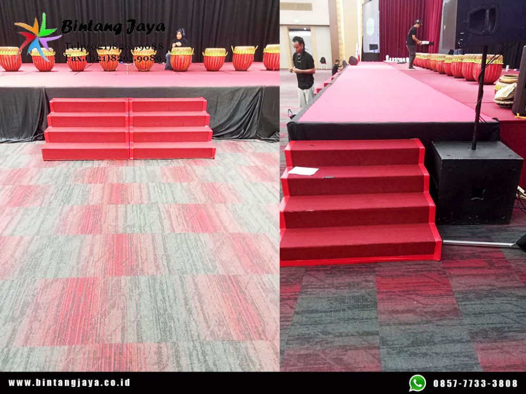 Sewa Panggung Indoor Merah Include Tangga event Di Jakarta
