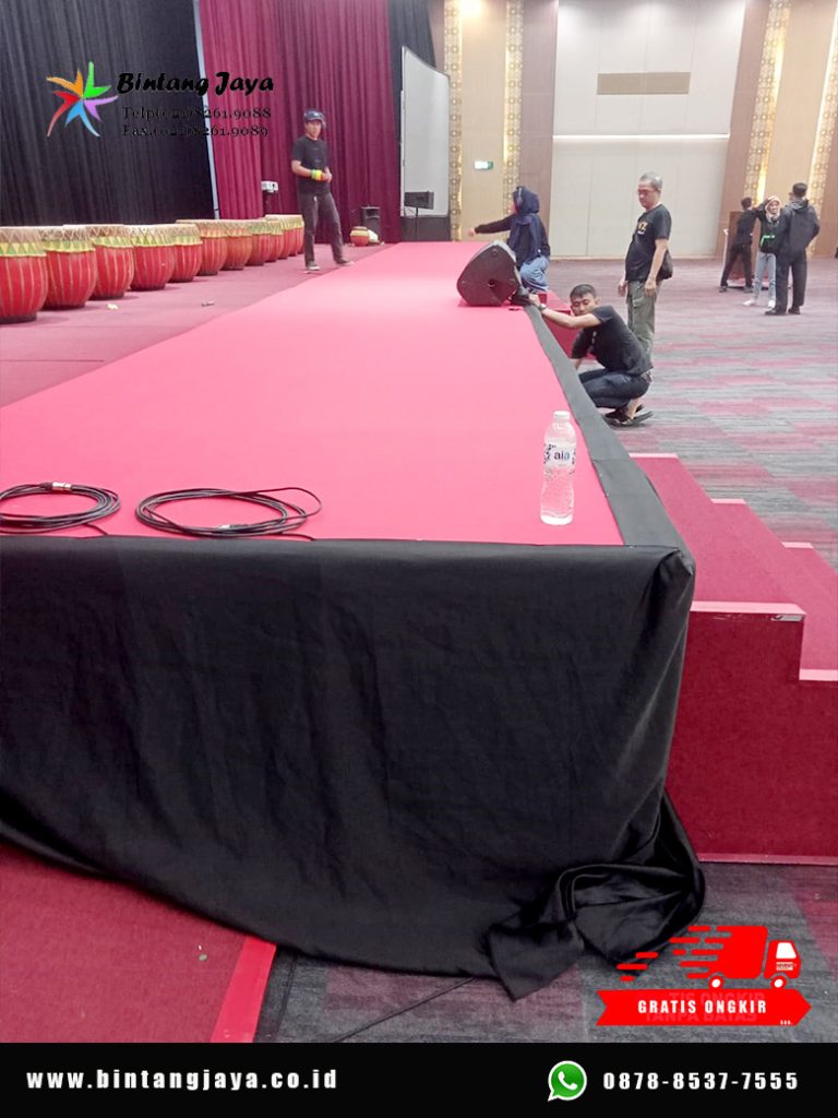 Sewa Panggung Indoor Merah Include Tangga event Di Jakarta