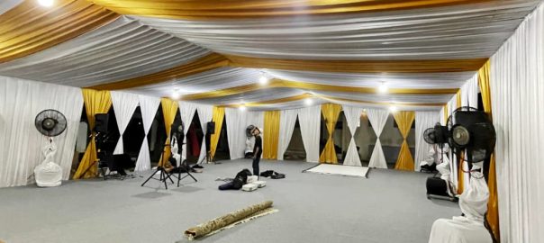 Sewa Tenda Hanggar Dekor Serut Putih Gold Jakarta