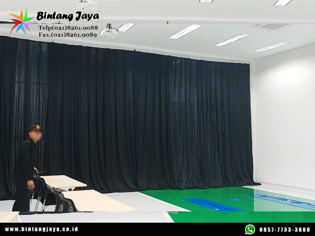 Rental Black Curtain Ukuran Tinggi di Jakarta