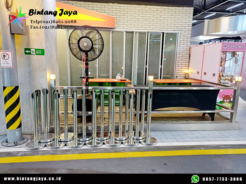 Sewa Tiang Pembatas Antri Stainless Pita Tarik Hitam Jakarta