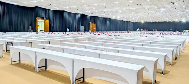 Sewa Tiang Bendera Stainless, Tirai Hitam, Meja IBM Jakarta untuk Event Resmi