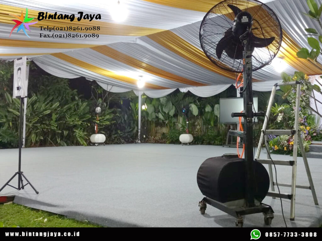Sewa Flooring Karpet untuk Event Besar agar Area Lebih Stabil

Dalam sebuah acara besar, kenyamanan dan keamanan area kegiatan menjadi hal yang sangat penting. Oleh karena itu, banyak penyelenggara acara menggunakan layanan sewa flooring karpet event agar permukaan area menjadi lebih stabil dan nyaman digunakan.

Flooring biasanya dipasang terlebih dahulu sebagai alas dasar sebelum karpet event digelar. Dengan demikian, permukaan tanah yang tidak rata dapat menjadi lebih stabil sehingga tamu maupun perlengkapan event dapat ditempatkan dengan aman.

Selain itu, penggunaan flooring dan karpet juga membuat tampilan area acara terlihat lebih rapi, profesional, dan elegan.

Keunggulan Menggunakan Flooring Karpet untuk Event

Flooring karpet menjadi salah satu perlengkapan penting dalam berbagai acara skala besar. Tidak hanya meningkatkan tampilan area, flooring juga memberikan fungsi keamanan dan kenyamanan.

Berikut beberapa keunggulan penggunaan flooring karpet:

1. Membuat Area Lebih Stabil
Flooring membantu meratakan permukaan tanah sehingga kursi, meja, maupun panggung dapat berdiri dengan lebih kokoh.

2. Menambah Kenyamanan Tamu
Dengan adanya karpet di atas flooring, tamu dapat berjalan dengan lebih nyaman selama acara berlangsung.

3. Tampilan Area Lebih Rapi
Karpet event memberikan kesan bersih dan profesional pada area acara.

4. Cocok untuk Berbagai Kondisi Lokasi
Flooring dapat digunakan di lapangan, taman, halaman gedung, maupun area parkir.

5. Mendukung Dekorasi Event
Karpet tersedia dalam berbagai warna sehingga dapat disesuaikan dengan konsep acara.

Cocok untuk Berbagai Jenis Acara Besar

Layanan sewa flooring karpet event sering digunakan dalam berbagai acara besar yang membutuhkan area yang stabil dan tertata rapi.

Beberapa acara yang sering menggunakan flooring karpet antara lain:

Wedding outdoor
Pameran dan expo
Festival kuliner
Konser musik
Event perusahaan
Gathering komunitas
Acara kampus dan sekolah
Launching produk

Dengan penggunaan flooring karpet, area event dapat terlihat lebih profesional sekaligus memberikan kenyamanan bagi para tamu.

Layanan Sewa Flooring Karpet untuk Event

Kami menyediakan layanan sewa flooring karpet event untuk berbagai kebutuhan acara dengan perlengkapan yang berkualitas dan terawat.

Layanan yang tersedia meliputi:

Flooring event yang kuat dan stabil
Karpet event berbagai warna
Instalasi flooring oleh tim profesional
Pengiriman ke lokasi acara
Penataan sesuai layout area event

Selain itu, kami juga menyediakan berbagai perlengkapan event lainnya seperti tenda, kursi, meja, panggung, backdrop, dan dekorasi acara.

Kenapa Memilih Layanan Kami?

Memilih vendor perlengkapan event yang tepat tentu sangat penting agar acara berjalan lancar. Oleh sebab itu, kami selalu memberikan pelayanan yang profesional dan terpercaya.

Beberapa keunggulan layanan kami antara lain:

Flooring kuat dan aman digunakan
Karpet event bersih dan berkualitas
Pengiriman tepat waktu
Tim instalasi berpengalaman
Harga sewa yang kompetitif

Dengan dukungan layanan tersebut, kebutuhan sewa flooring karpet event dapat terpenuhi dengan baik untuk berbagai jenis acara besar.

Kesimpulan

Menggunakan layanan sewa flooring karpet event merupakan solusi terbaik untuk menciptakan area acara yang lebih stabil, rapi, dan nyaman. Flooring membantu meratakan permukaan tanah, sementara karpet memberikan tampilan yang lebih elegan pada area event.

Dengan perlengkapan yang berkualitas serta dukungan tim instalasi profesional, acara Anda dapat berlangsung dengan lebih aman dan sukses.