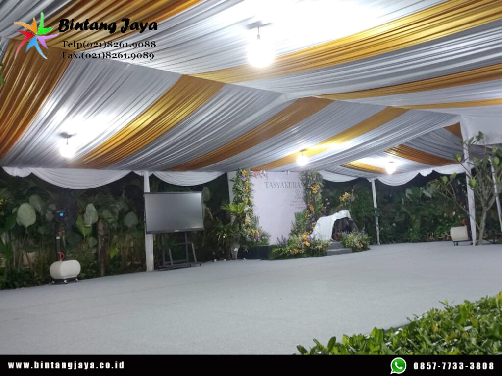 Sewa Flooring Karpet untuk Event Besar agar Area Lebih Stabil

Dalam sebuah acara besar, kenyamanan dan keamanan area kegiatan menjadi hal yang sangat penting. Oleh karena itu, banyak penyelenggara acara menggunakan layanan sewa flooring karpet event agar permukaan area menjadi lebih stabil dan nyaman digunakan.

Flooring biasanya dipasang terlebih dahulu sebagai alas dasar sebelum karpet event digelar. Dengan demikian, permukaan tanah yang tidak rata dapat menjadi lebih stabil sehingga tamu maupun perlengkapan event dapat ditempatkan dengan aman.

Selain itu, penggunaan flooring dan karpet juga membuat tampilan area acara terlihat lebih rapi, profesional, dan elegan.

Keunggulan Menggunakan Flooring Karpet untuk Event

Flooring karpet menjadi salah satu perlengkapan penting dalam berbagai acara skala besar. Tidak hanya meningkatkan tampilan area, flooring juga memberikan fungsi keamanan dan kenyamanan.

Berikut beberapa keunggulan penggunaan flooring karpet:

1. Membuat Area Lebih Stabil
Flooring membantu meratakan permukaan tanah sehingga kursi, meja, maupun panggung dapat berdiri dengan lebih kokoh.

2. Menambah Kenyamanan Tamu
Dengan adanya karpet di atas flooring, tamu dapat berjalan dengan lebih nyaman selama acara berlangsung.

3. Tampilan Area Lebih Rapi
Karpet event memberikan kesan bersih dan profesional pada area acara.

4. Cocok untuk Berbagai Kondisi Lokasi
Flooring dapat digunakan di lapangan, taman, halaman gedung, maupun area parkir.

5. Mendukung Dekorasi Event
Karpet tersedia dalam berbagai warna sehingga dapat disesuaikan dengan konsep acara.

Cocok untuk Berbagai Jenis Acara Besar

Layanan sewa flooring karpet event sering digunakan dalam berbagai acara besar yang membutuhkan area yang stabil dan tertata rapi.

Beberapa acara yang sering menggunakan flooring karpet antara lain:

Wedding outdoor
Pameran dan expo
Festival kuliner
Konser musik
Event perusahaan
Gathering komunitas
Acara kampus dan sekolah
Launching produk

Dengan penggunaan flooring karpet, area event dapat terlihat lebih profesional sekaligus memberikan kenyamanan bagi para tamu.

Layanan Sewa Flooring Karpet untuk Event

Kami menyediakan layanan sewa flooring karpet event untuk berbagai kebutuhan acara dengan perlengkapan yang berkualitas dan terawat.

Layanan yang tersedia meliputi:

Flooring event yang kuat dan stabil
Karpet event berbagai warna
Instalasi flooring oleh tim profesional
Pengiriman ke lokasi acara
Penataan sesuai layout area event

Selain itu, kami juga menyediakan berbagai perlengkapan event lainnya seperti tenda, kursi, meja, panggung, backdrop, dan dekorasi acara.

Kenapa Memilih Layanan Kami?

Memilih vendor perlengkapan event yang tepat tentu sangat penting agar acara berjalan lancar. Oleh sebab itu, kami selalu memberikan pelayanan yang profesional dan terpercaya.

Beberapa keunggulan layanan kami antara lain:

Flooring kuat dan aman digunakan
Karpet event bersih dan berkualitas
Pengiriman tepat waktu
Tim instalasi berpengalaman
Harga sewa yang kompetitif

Dengan dukungan layanan tersebut, kebutuhan sewa flooring karpet event dapat terpenuhi dengan baik untuk berbagai jenis acara besar.

Kesimpulan

Menggunakan layanan sewa flooring karpet event merupakan solusi terbaik untuk menciptakan area acara yang lebih stabil, rapi, dan nyaman. Flooring membantu meratakan permukaan tanah, sementara karpet memberikan tampilan yang lebih elegan pada area event.

Dengan perlengkapan yang berkualitas serta dukungan tim instalasi profesional, acara Anda dapat berlangsung dengan lebih aman dan sukses.