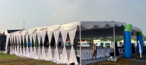 Sewa Tenda Dekorasi Serut Putih untuk Acara Resmi dan Kenegaraan
