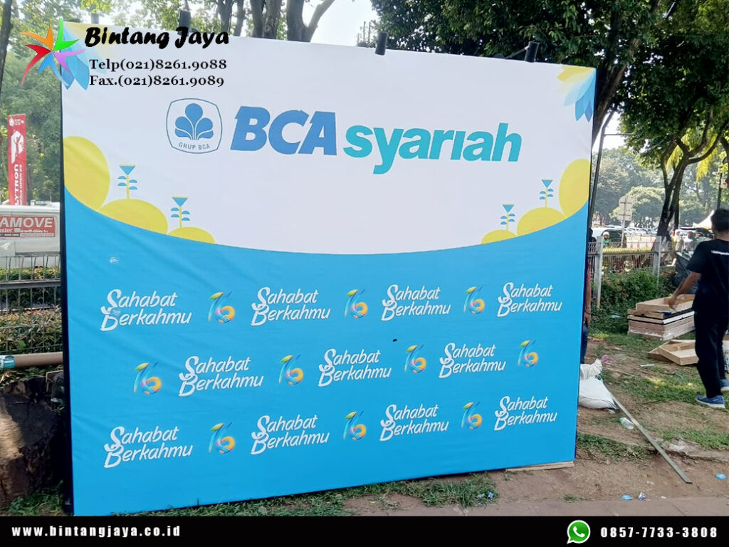 Sewa Backdrop Flexy untuk Branding dan Promosi BCA Syariah