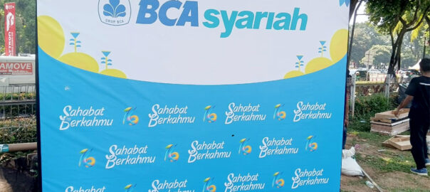 Sewa Backdrop Flexy untuk Branding dan Promosi BCA Syariah