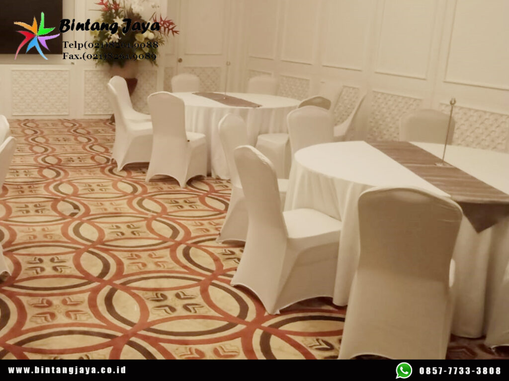 Sewa Meja Bulat, Meja IBM, Arm Chairs Bogor untuk Event yang Nyaman dan Profesional