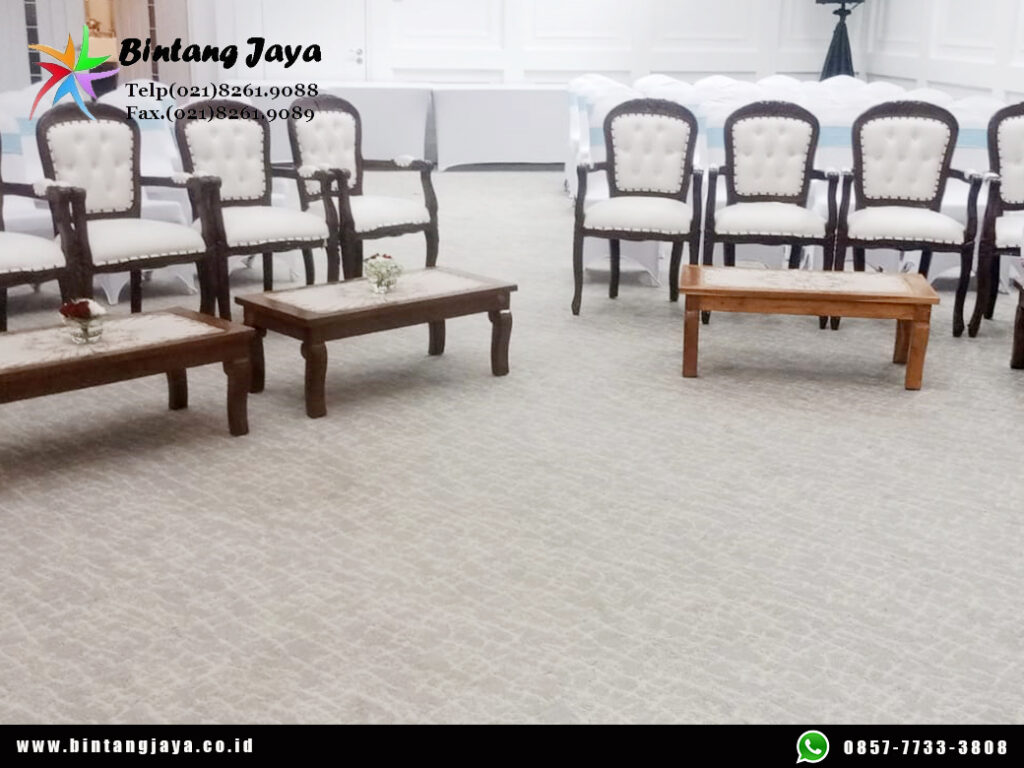 Sewa Meja Bulat, Meja IBM, Arm Chairs Bogor untuk Event yang Nyaman dan Profesional