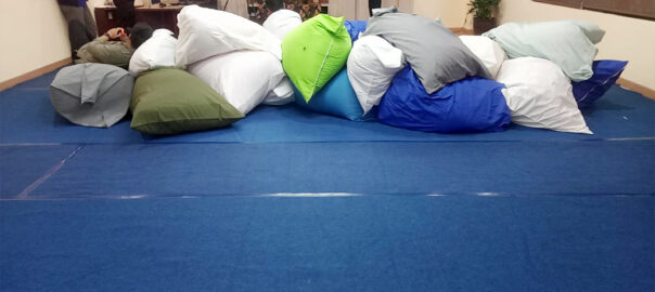 Sewa Karpet, Bean Bag, Meja Kotak, Alat Catering Jakarta untuk Event yang Nyaman dan Lengkap