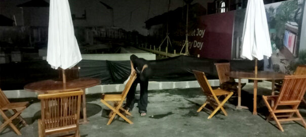 Sewa Tenda Parasol dan Misty Fan Metland Cikarang untuk Area Outdoor Lebih Nyaman
